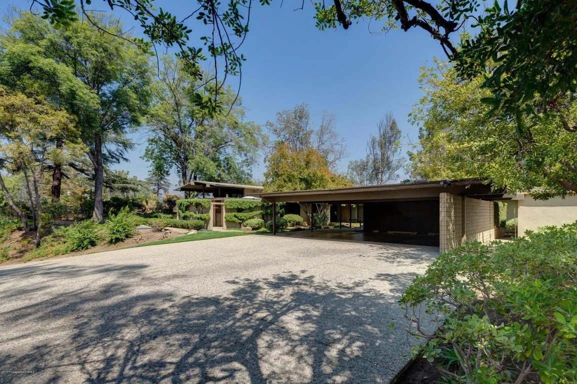 Meryl Streep Had to 'Cut a Car-Sized Hole In Fence' at $4.5 Million L.A. Home to Flee Wildfires