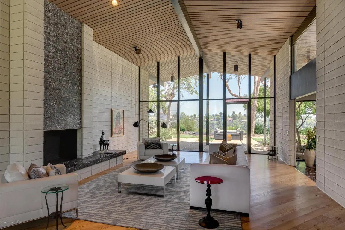 Meryl Streep Had to 'Cut a Car-Sized Hole In Fence' at $4.5 Million L.A. Home to Flee Wildfires