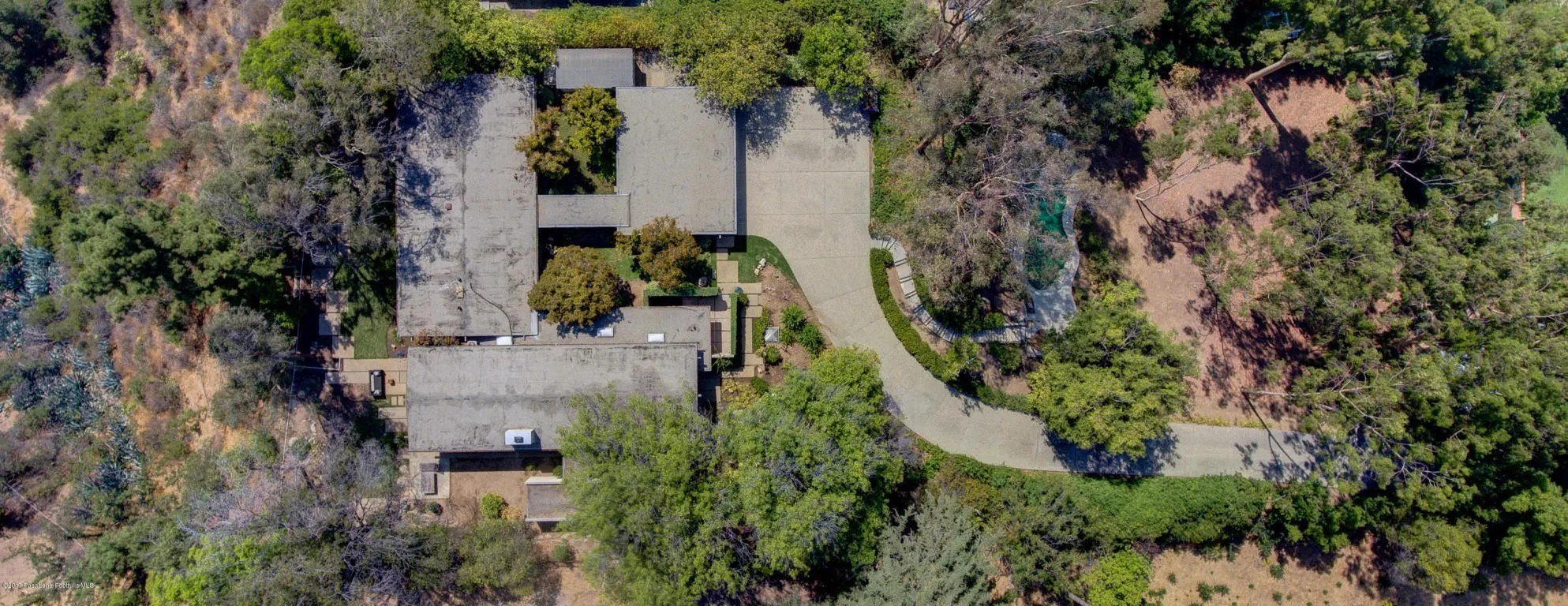 Meryl Streep Had to 'Cut a Car-Sized Hole In Fence' at $4.5 Million L.A. Home to Flee Wildfires