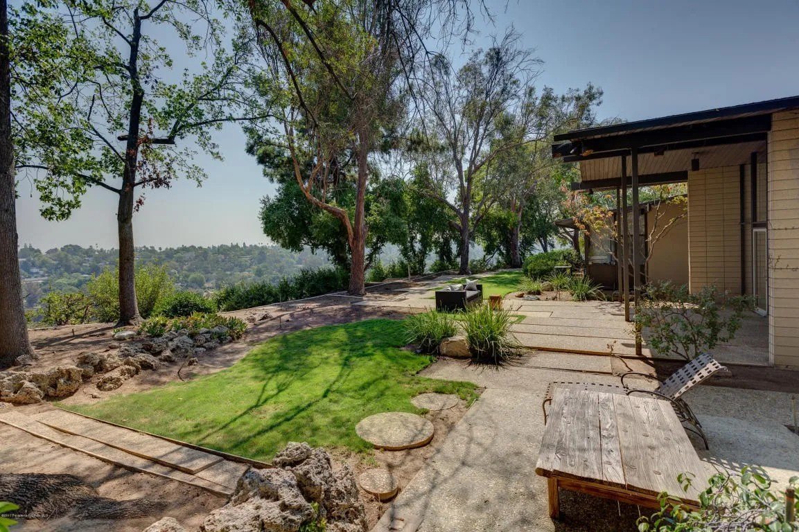 Meryl Streep Had to 'Cut a Car-Sized Hole In Fence' at $4.5 Million L.A. Home to Flee Wildfires