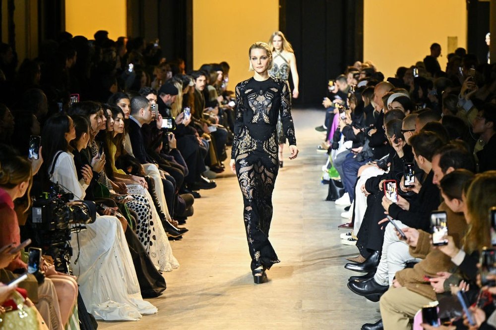 Elie Saab : Runway - Paris Fashion Week - Womenswear Fall/Winter 2024-2025