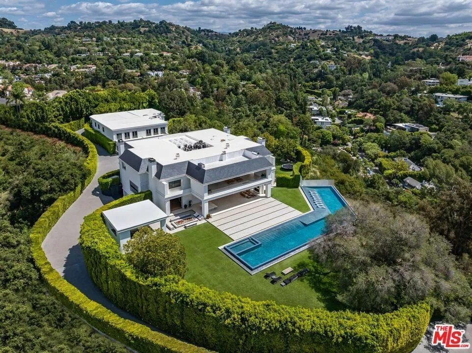Jennifer Lopez lists former marital mansion in Beverly Hills after Ben Affleck divorce