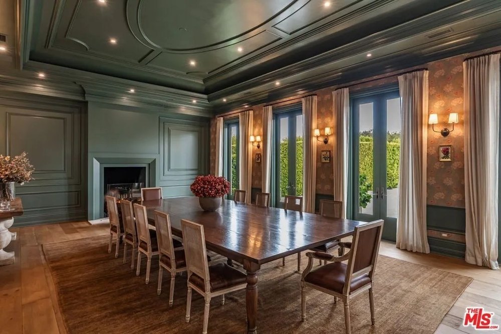 Jennifer Lopez lists former marital mansion in Beverly Hills after Ben Affleck divorce
