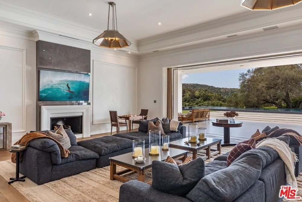 Jennifer Lopez lists former marital mansion in Beverly Hills after Ben Affleck divorce