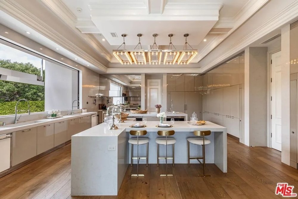 Jennifer Lopez lists former marital mansion in Beverly Hills after Ben Affleck divorce