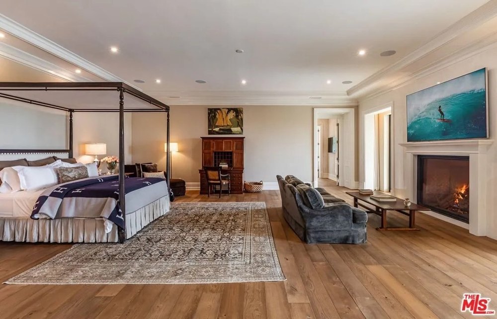 Jennifer Lopez lists former marital mansion in Beverly Hills after Ben Affleck divorce